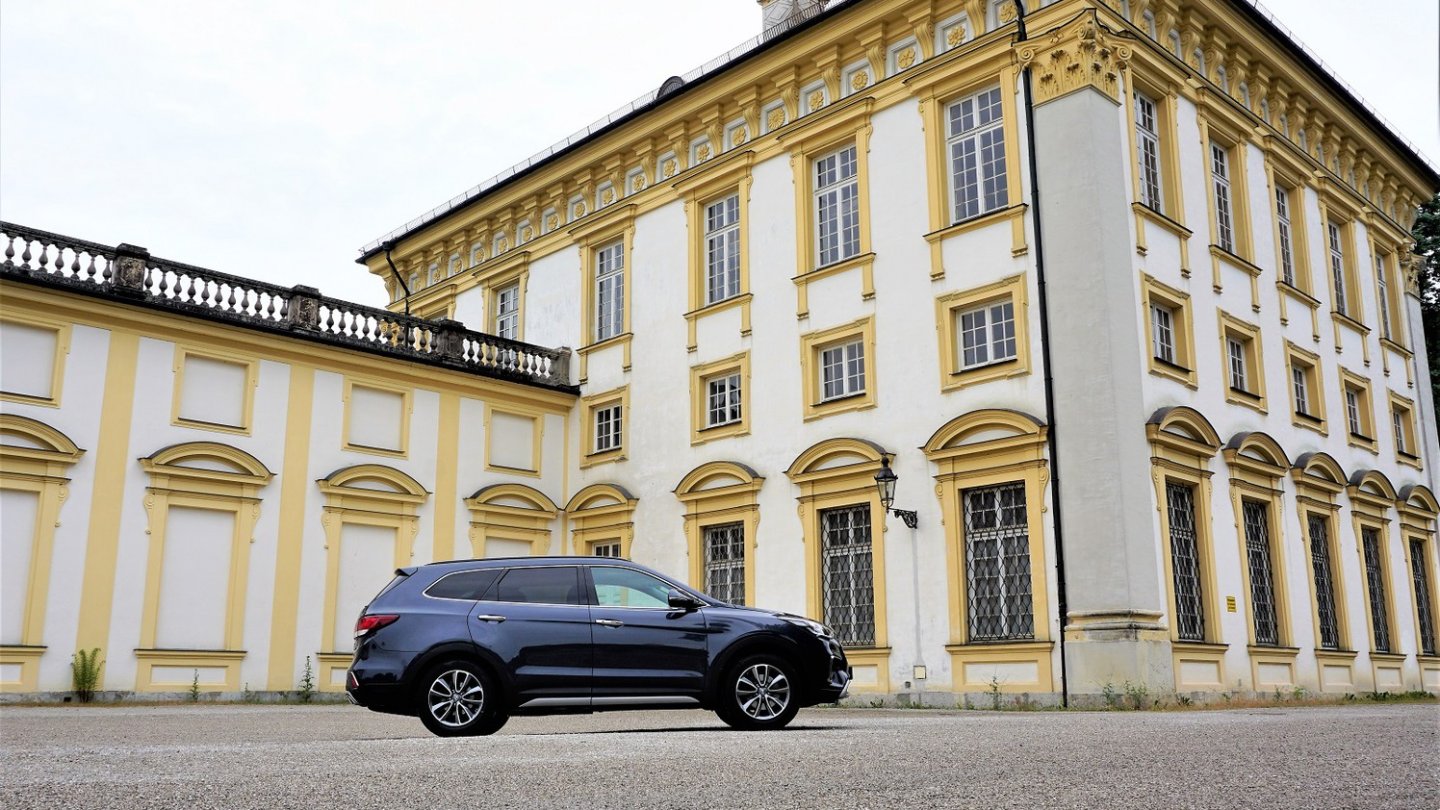 Macht Eindruck: de Hyundai Grand Santa Fe ist 4,91 Meter lang.