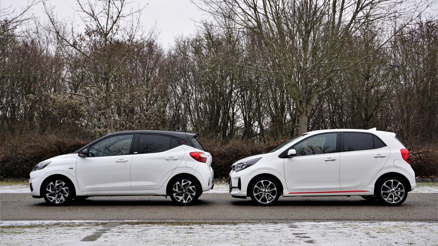 7,28 Meter Auto auf acht Rädern: Hyundai i10 und Kia Picanto.