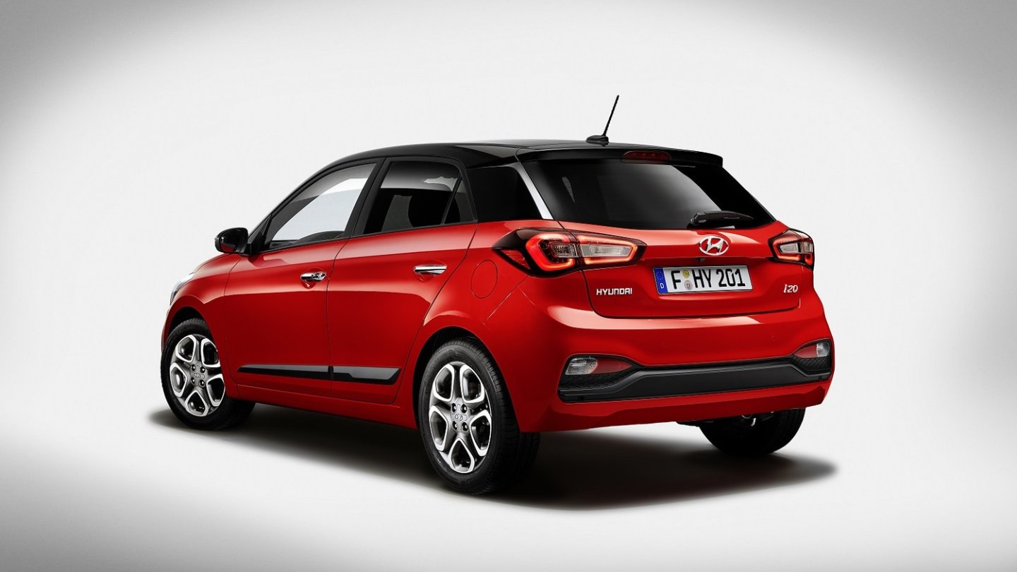 Am Heck wird das Facelift des Hyundai i20 besonders deutlich.