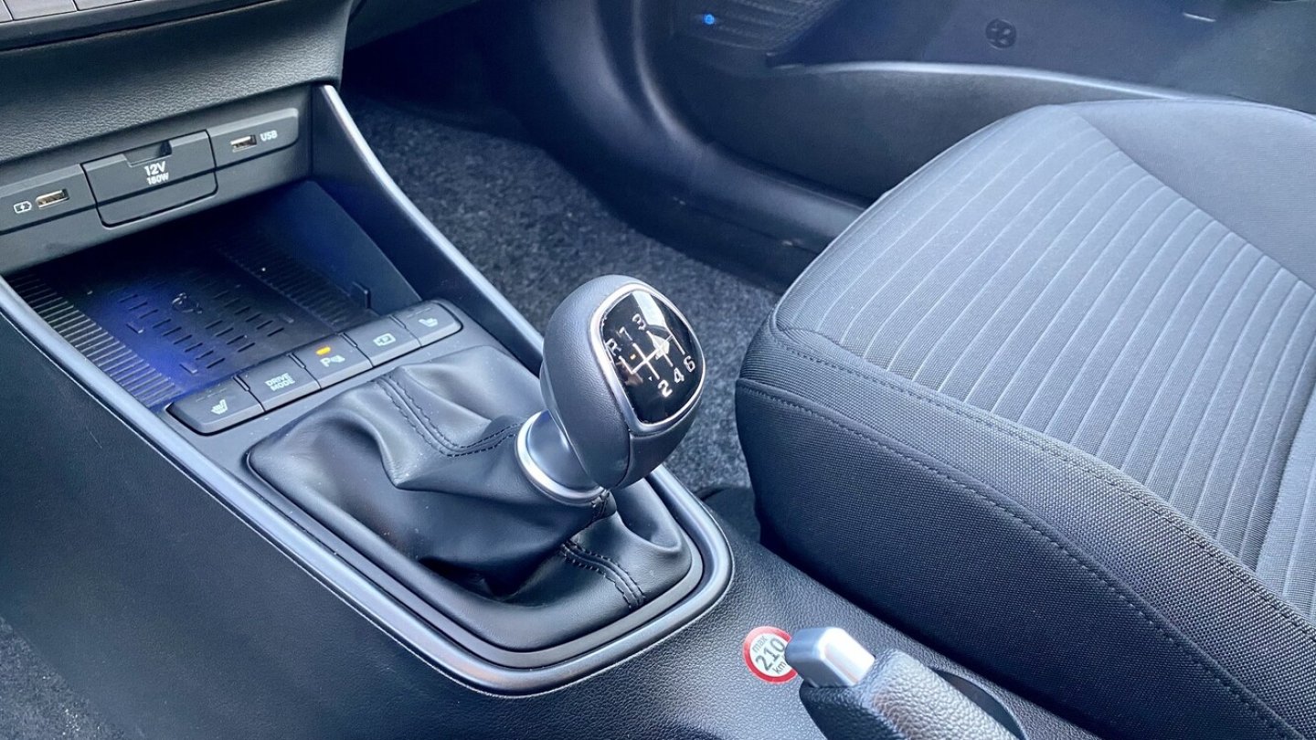 Das manuelle Getriebe hat eine elektronisch gesteuerte Kupplung.