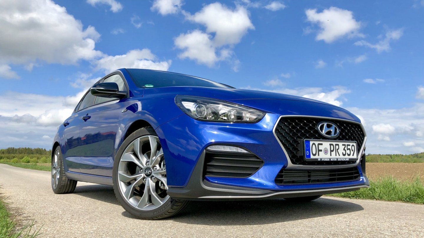 Sportliche Schürzen an Front und Heck kennzeichnen die N Line.