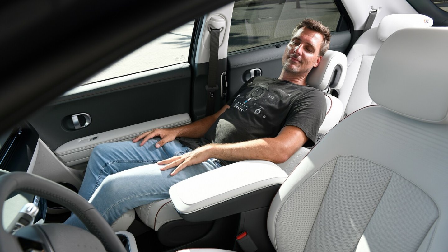 Die Relax-Sessel für das Nickerchen beim Laden kosten 1.100 Euro Aufpreis.