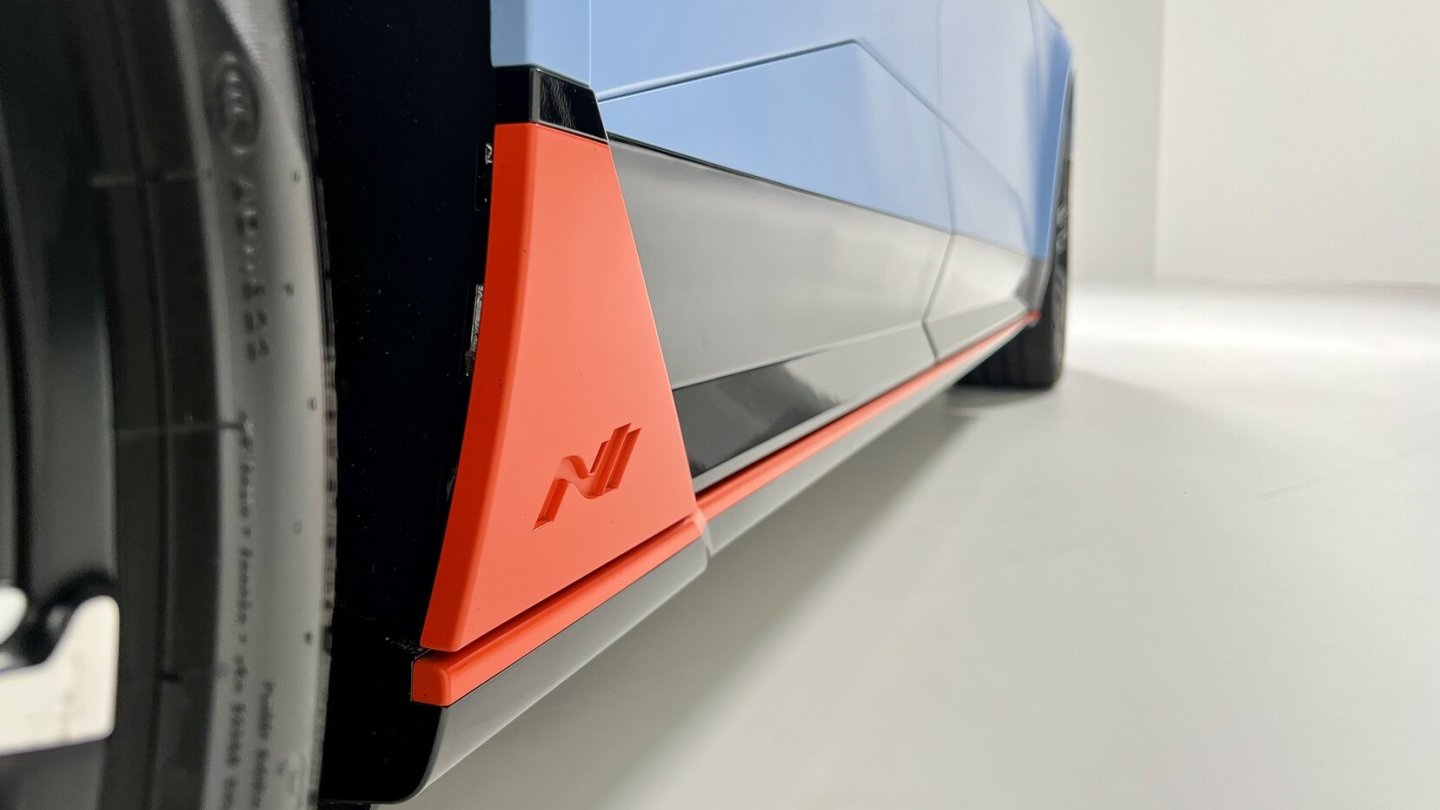 Die Konstrastfarbe innen und außen: ein mattes Orange.