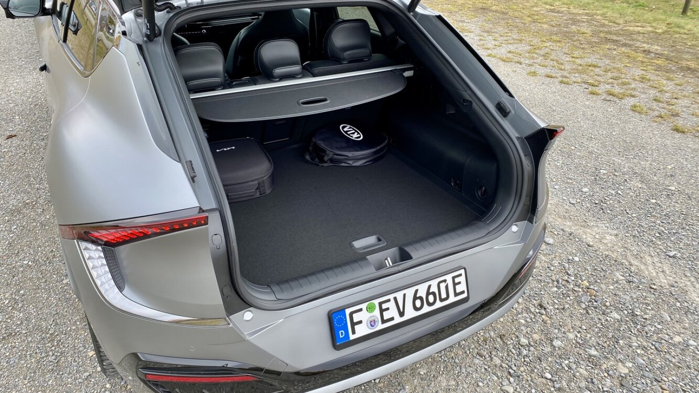 Der Kofferraum des Kia EV6 fasst 490 Liter.