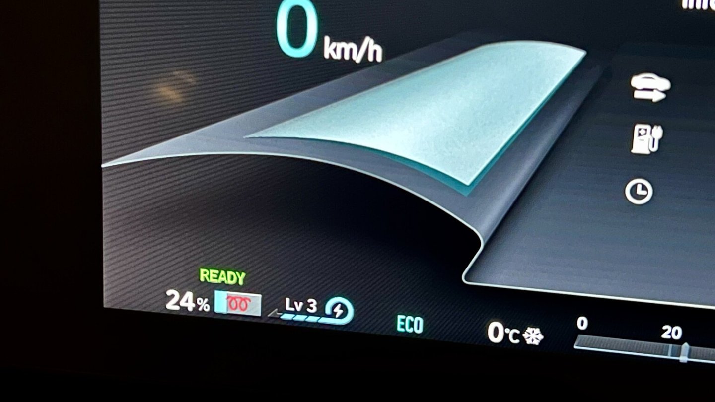 Das kleine rote Symbol zeigt an, dass der Akku vorkonditioniert wird.