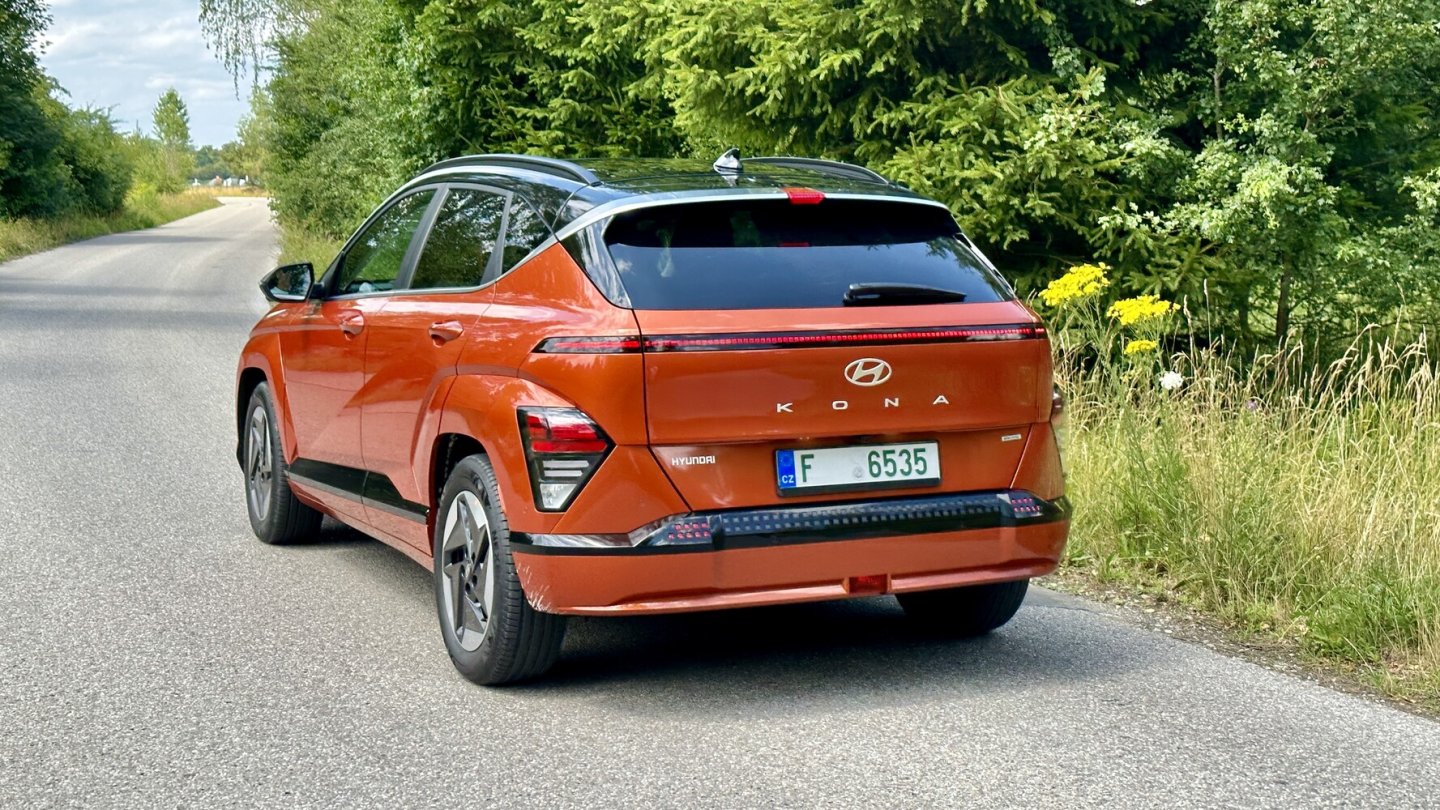 Der Modellschriftzug prangt groß auf der Heckklappe.