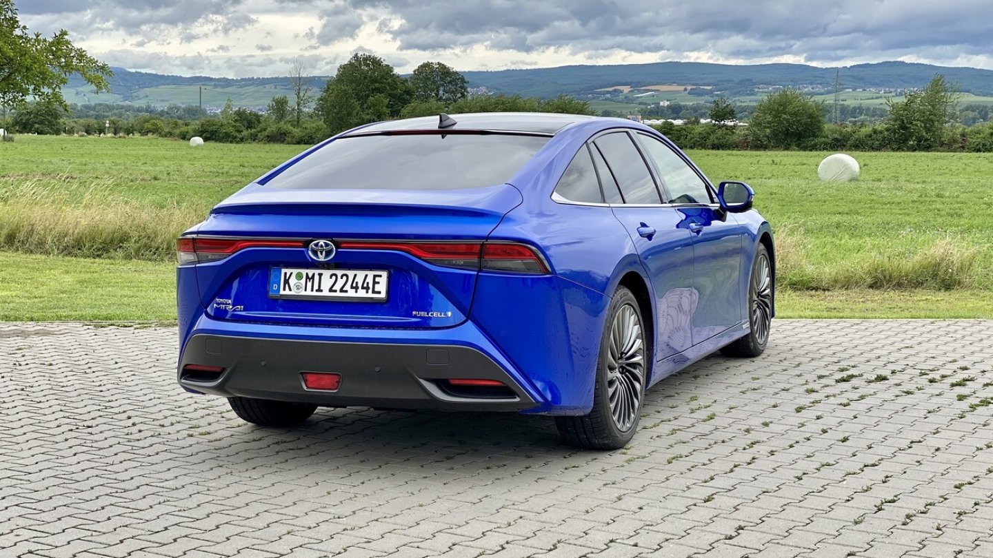 Einziger Brennstoffzellen-Konkurrent für den Nexo: Der Toyota Mirai.