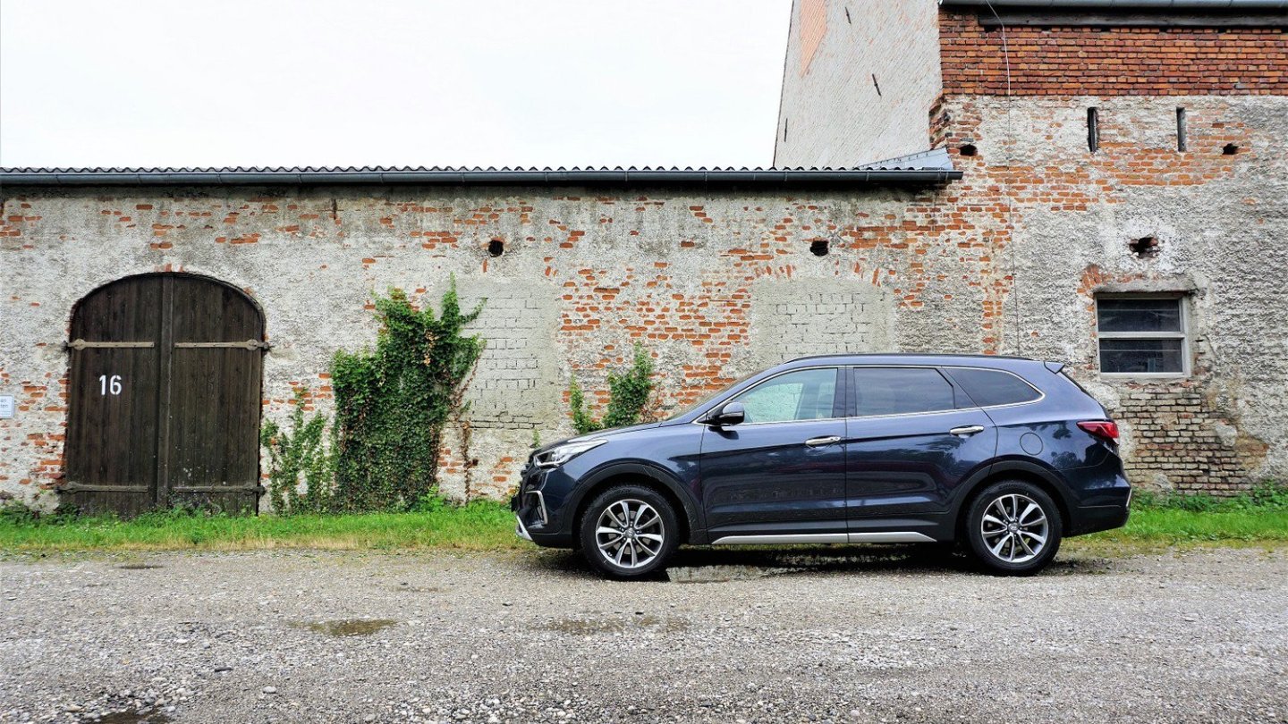 Das aktuelle Modell, hier der Hyundai Grand Santa Fe, fährt 2018 in Rente.