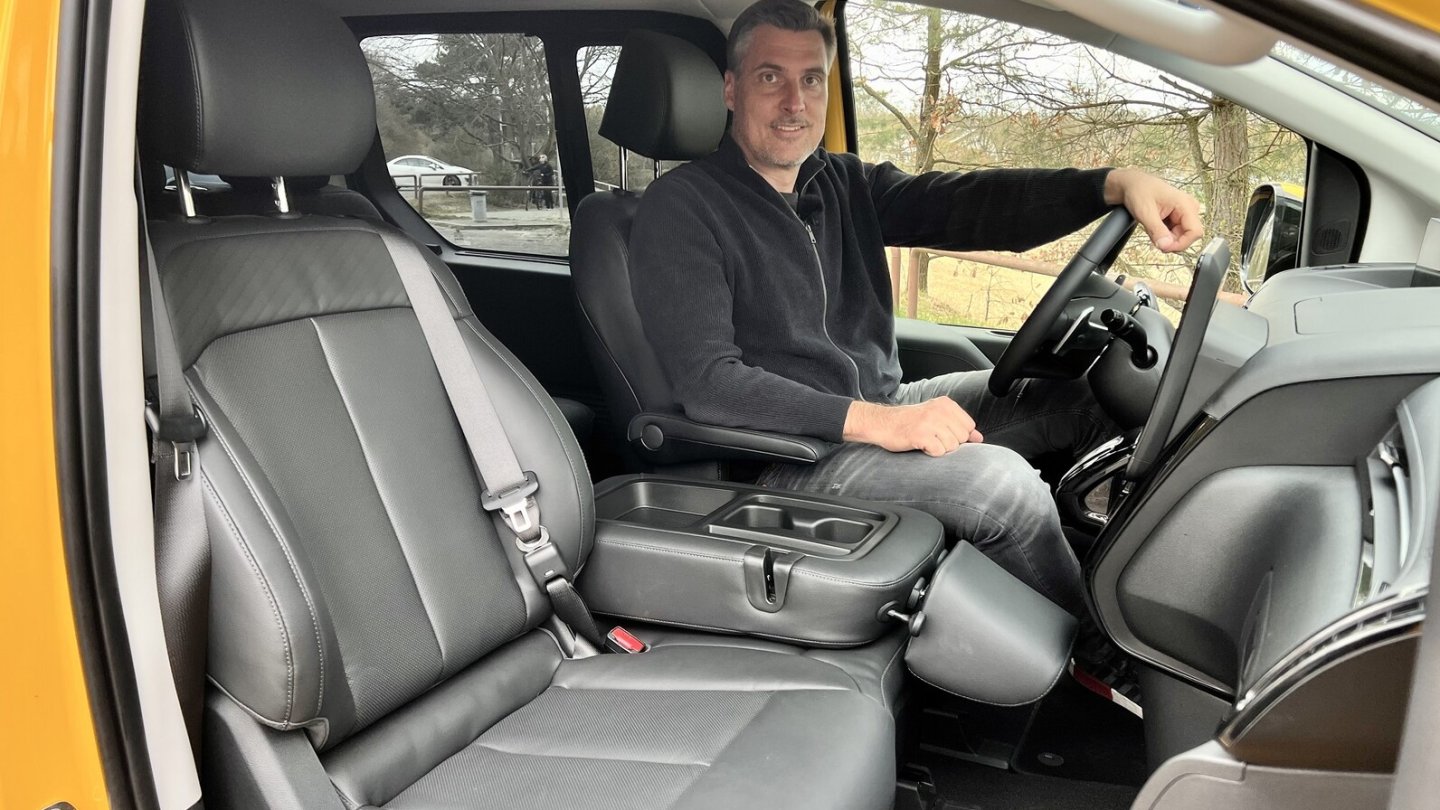 Als Mittelkonsole empfiehlt sich der Mittelsitz eher.