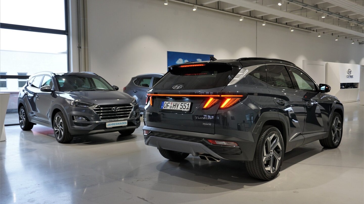 Links der Vorgänger, rechts der neue Hyundai Tucson.