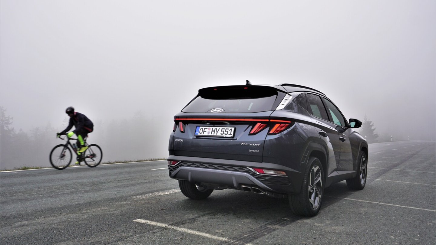 Die erste Probefahrt im neuen Hyundai Tucson Hybrid im Nebel.