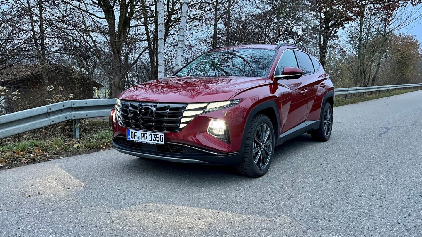 Der Hyundai Tucson hat einen Fernlichtassistenten, aber keine adaptiven Matrix-Funktionen.