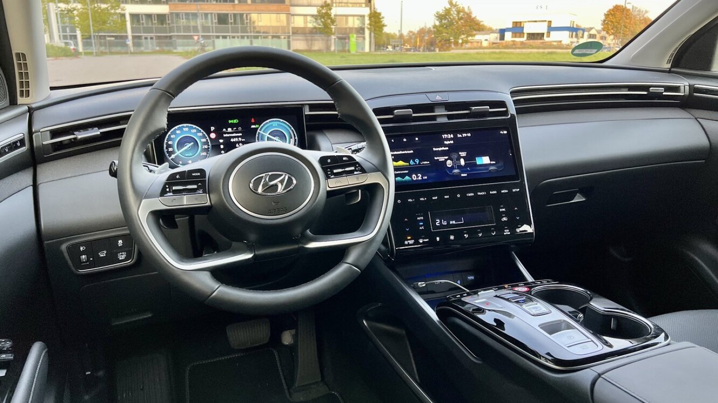 Digitale Instrumente hinter dem Lenkrad, ein Head-up-Display wird nicht angeboten.