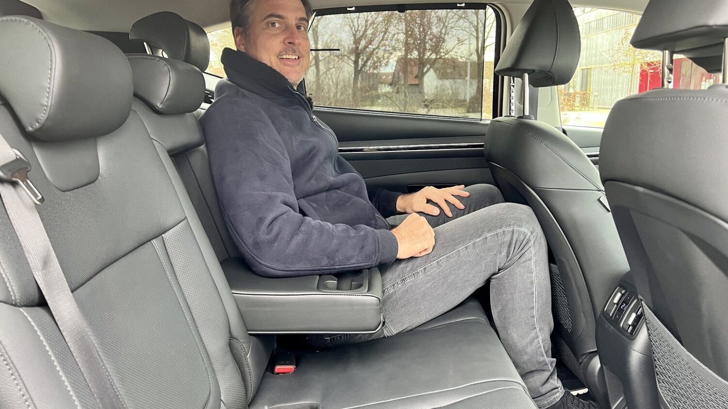 Auch große Menschen kommen im Fond des Hyundai Tucson ordentlich unter.