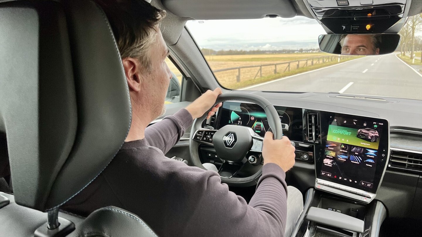 Beim Fahrgefühl ist der Austral näher am Elekroauto als der Hyundai.