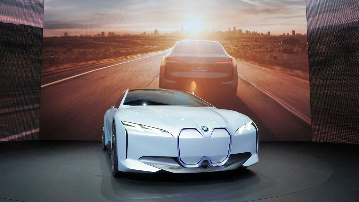 Das aktuelle Problem der etablierten Hersteller: die vielen Ankündigungen. Elektro-BMW-Limousine? 2023. Vielleicht.