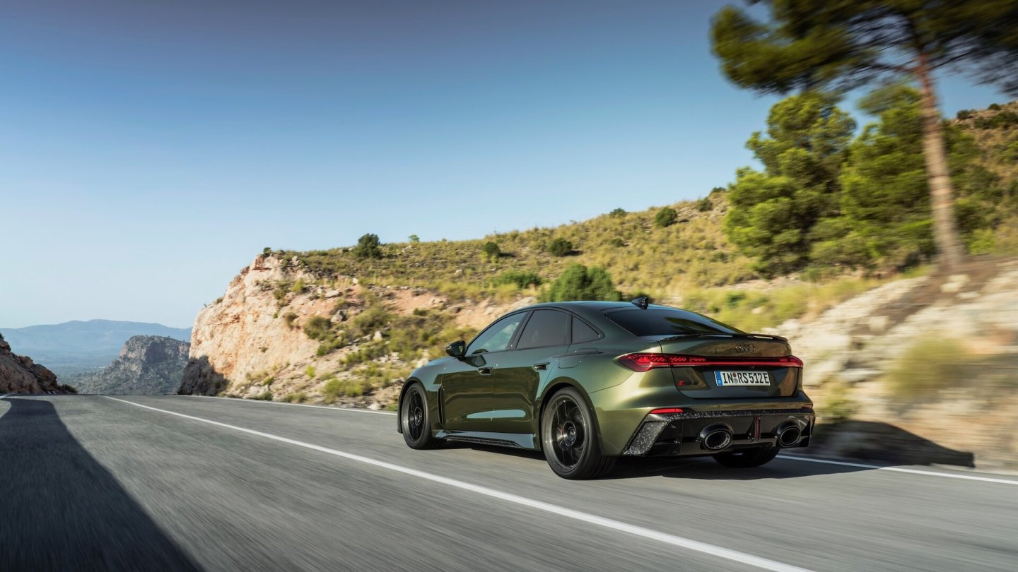 Limousine und Avant starten zur gleichen Zeit.