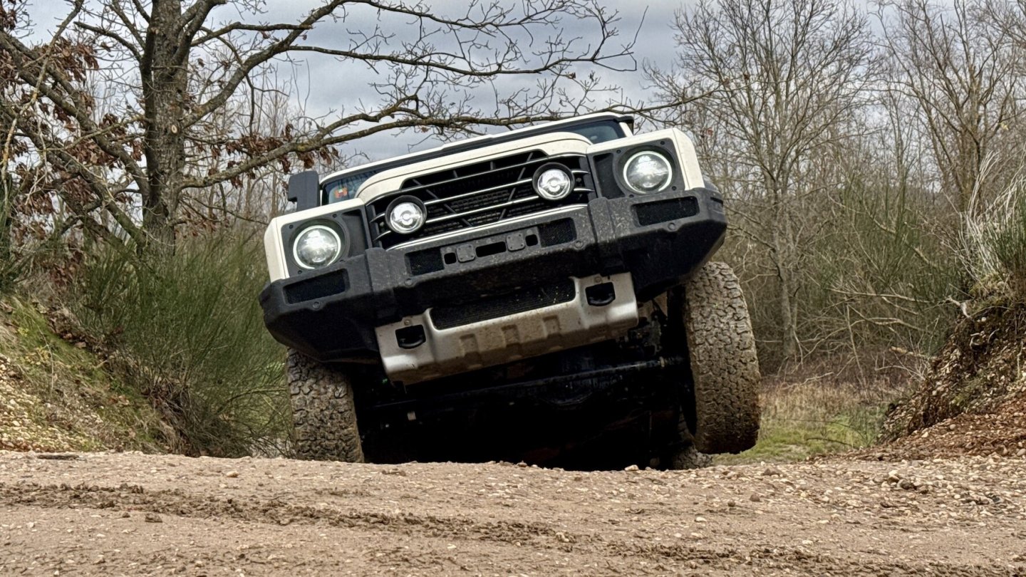 Verlustangst: Für die Offroad-Fahrten haben wir die Kennzeichen entfernt.