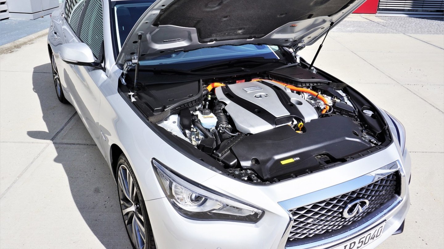 Der Hybrid hat eine Systemleistung von 364 PS.