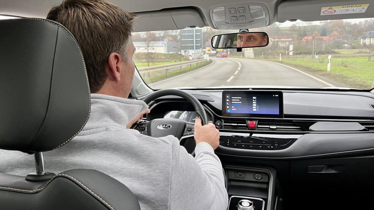 Es gibt keine einstellbaren Rekuperationsstufen des Elektroantriebs.