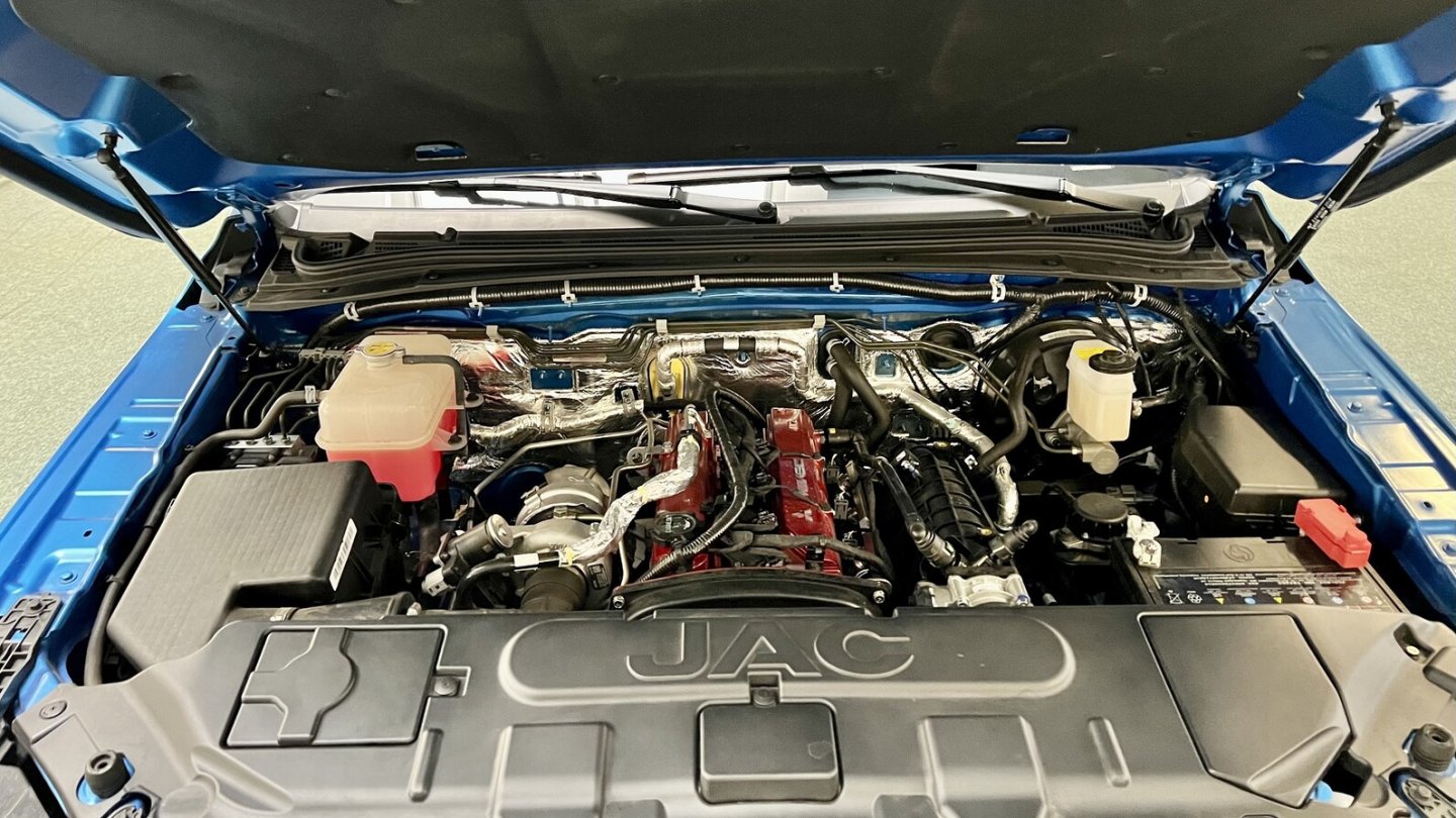 Der 2,4 Liter große Turbomotor stammt von Mitsubishi.