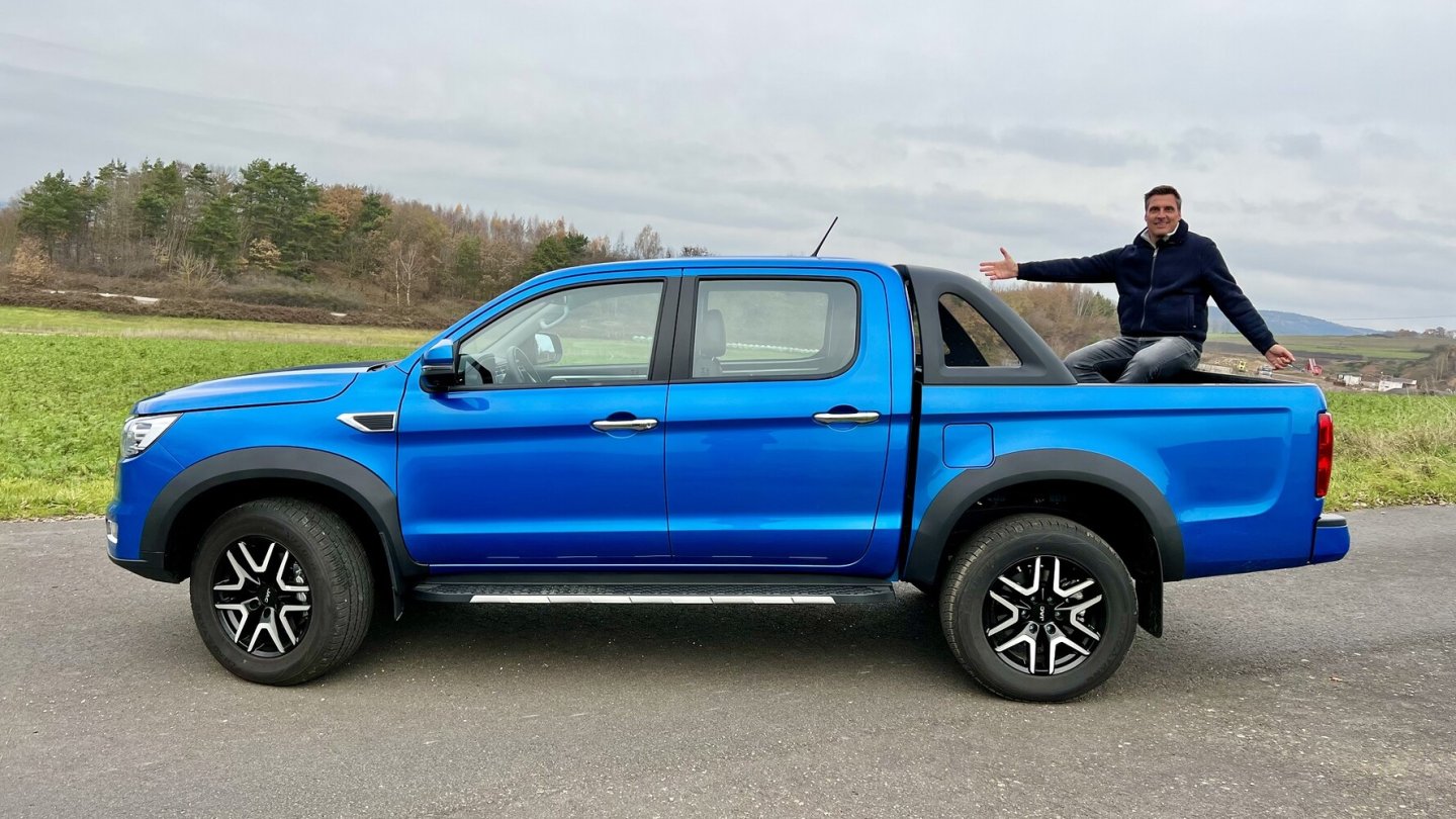 Der JAC T8 Pro kommt immer mit Doppelkabine und fünf Sitzplätzen.