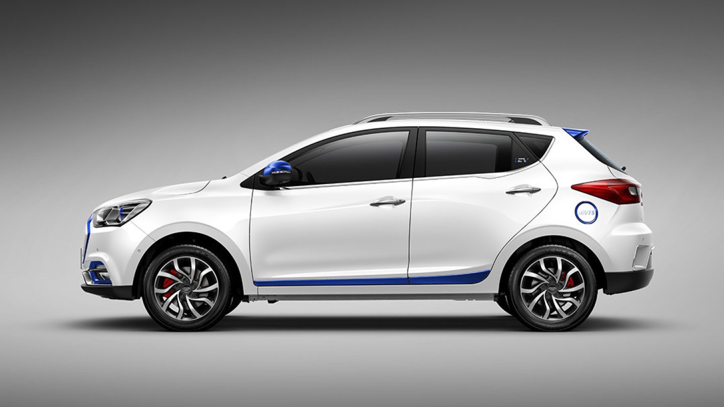 Im direkten Vergleich fällt die Übereinstimmung mit dem JAC iEV7S auf.