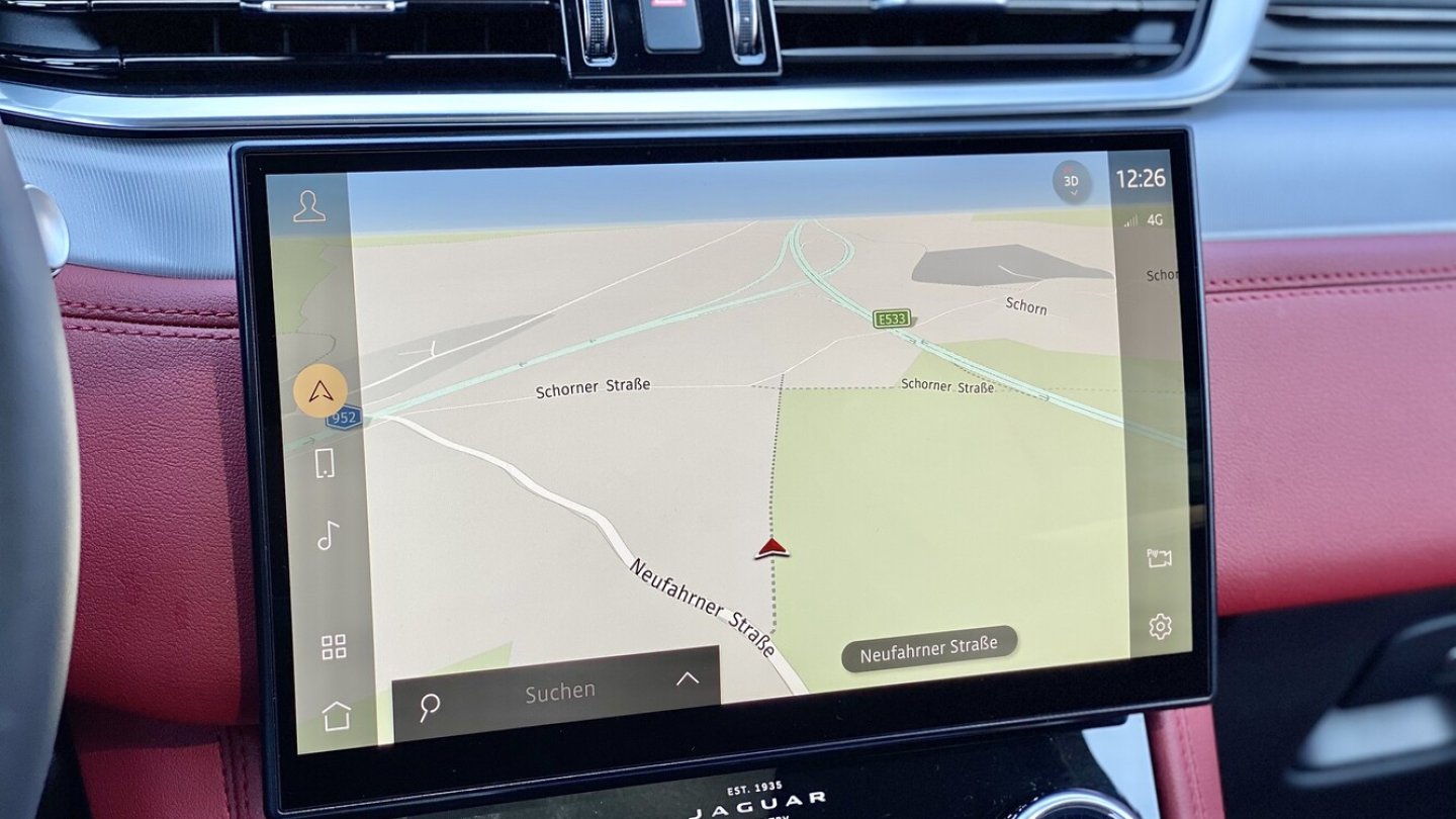 Das 11,4 Zoll große Display ist leicht gebogen.