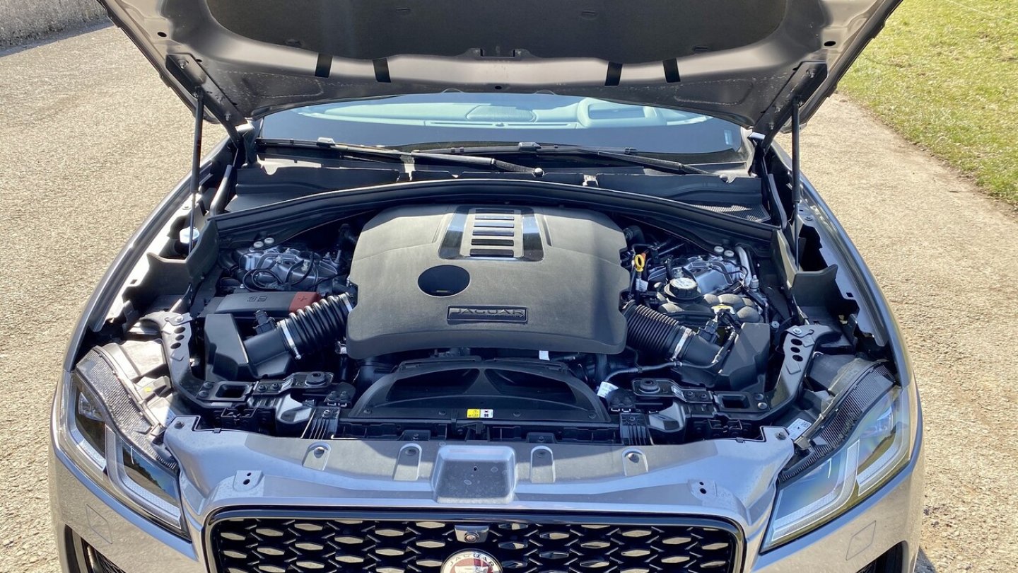 Sahneteil unter Plastik: Der neue P400 - Benziner.