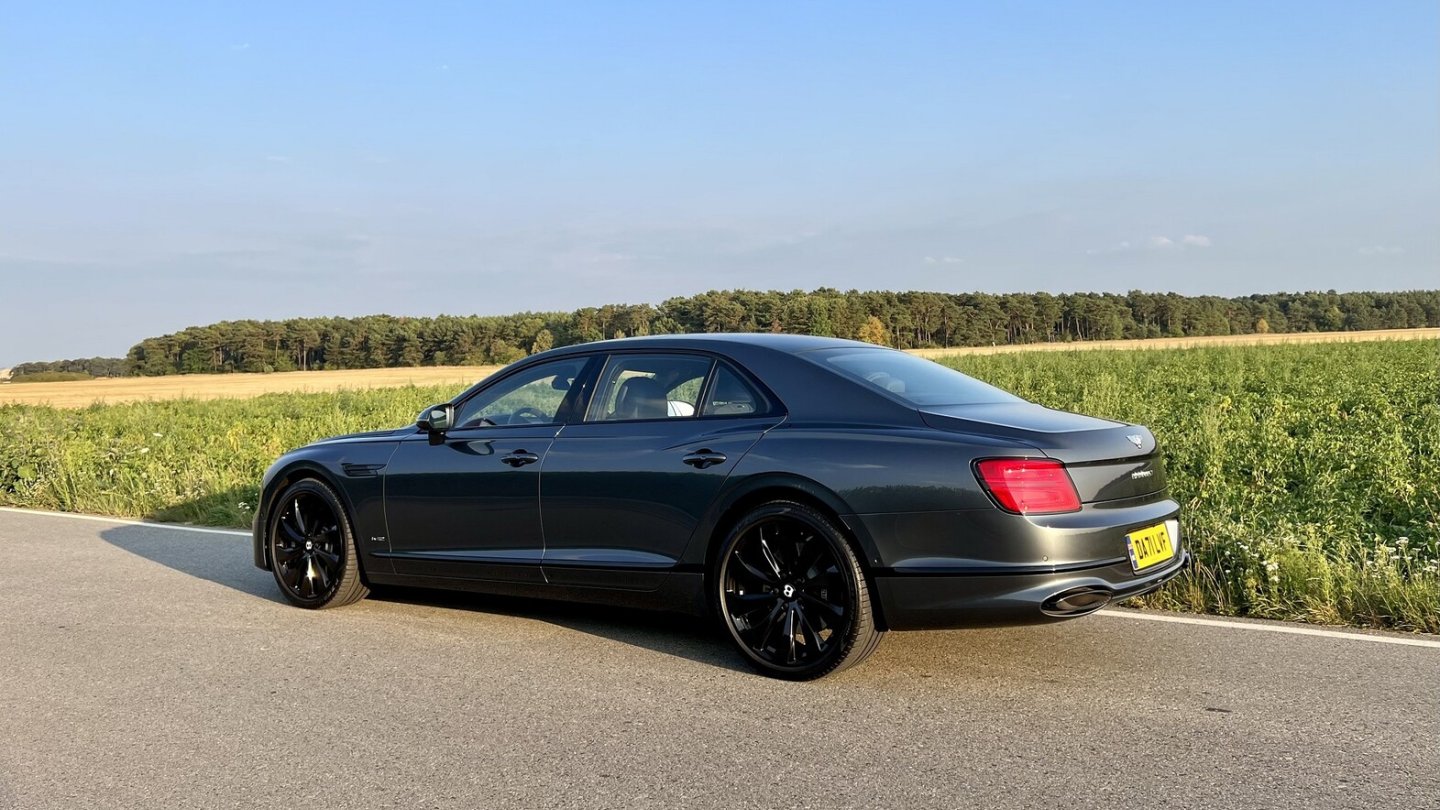 Mit 333 km/h der schnellste Testwagen im Jahr 2022: Bentley Flying Spur W12.