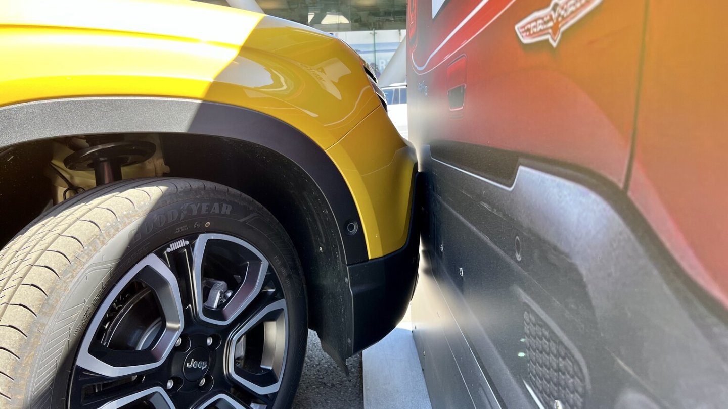 Robuster Kunststoff schützt den Avenger rundum.