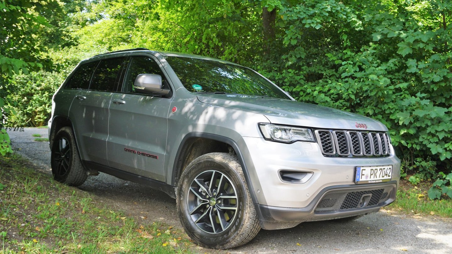 Auch nach acht Jahren muss sich der 2017 geliftete Grand Cherokee nicht verstecken.