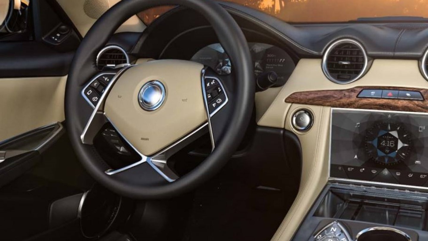 Auch der Innenraum entspricht dem Fisker Karma - bis auf das neue Infotainment-Modul.