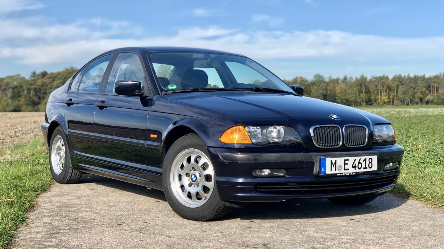 Ohne Versicherung bekommt kein Auto eine Zulassungsplakette auf die Kennzeichen.