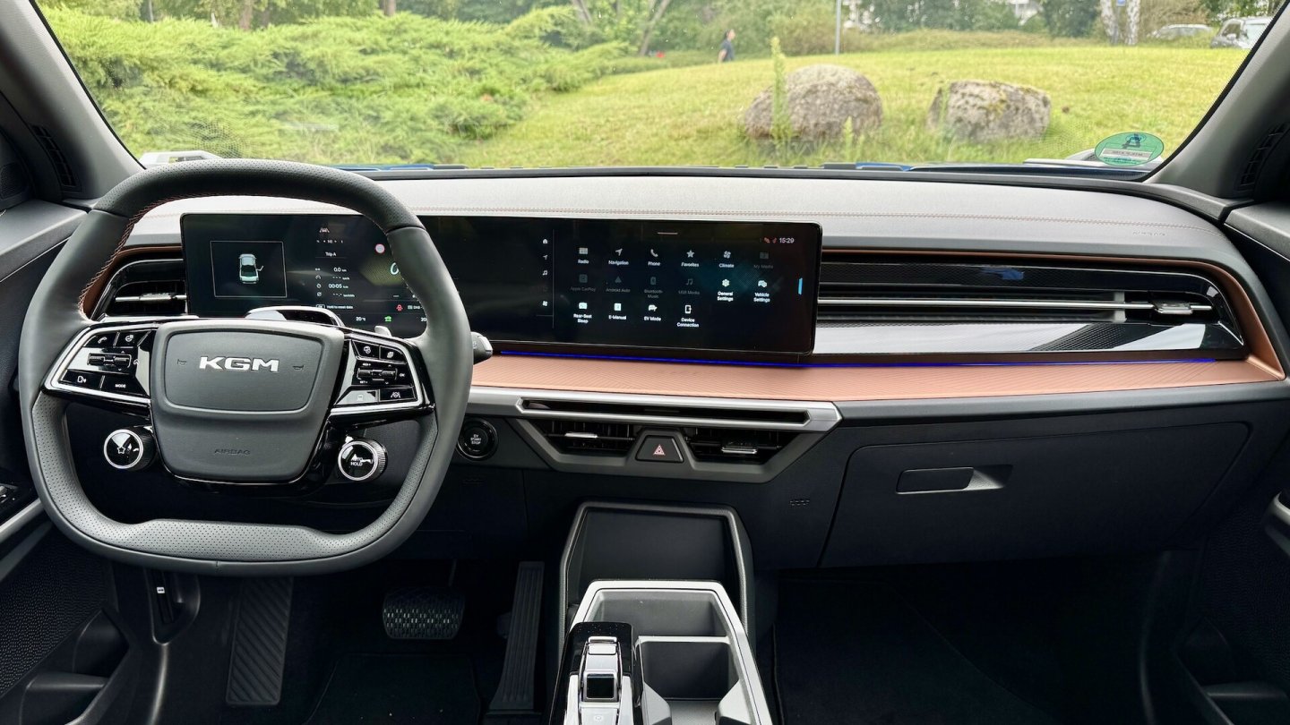 Die Bedienstruktur im Cockpit setzt auf den zentralen Touchscreen.