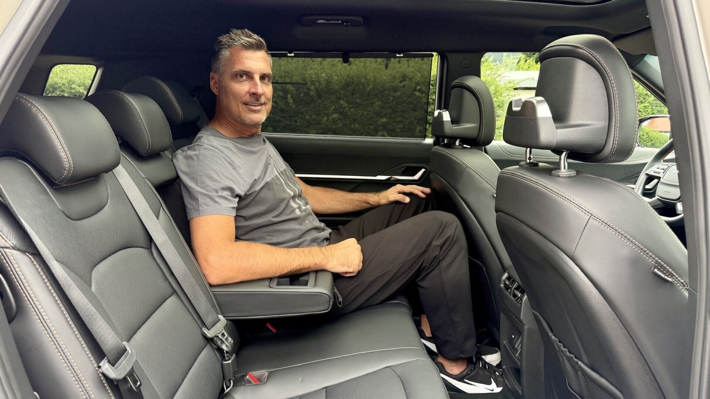 Mit großzügigen Platzverhältnissen empfiehlt sich der KGM Torres als Familienauto.