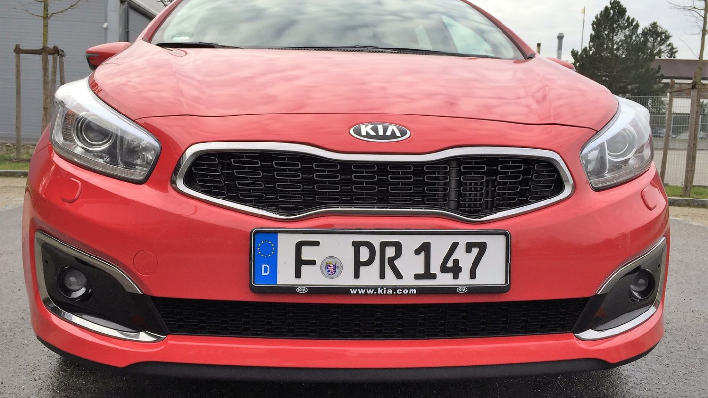 Der cee'd steht stilprägend für das aktuelle Kia-Design mit dem Tigernose-Kühlergrill.