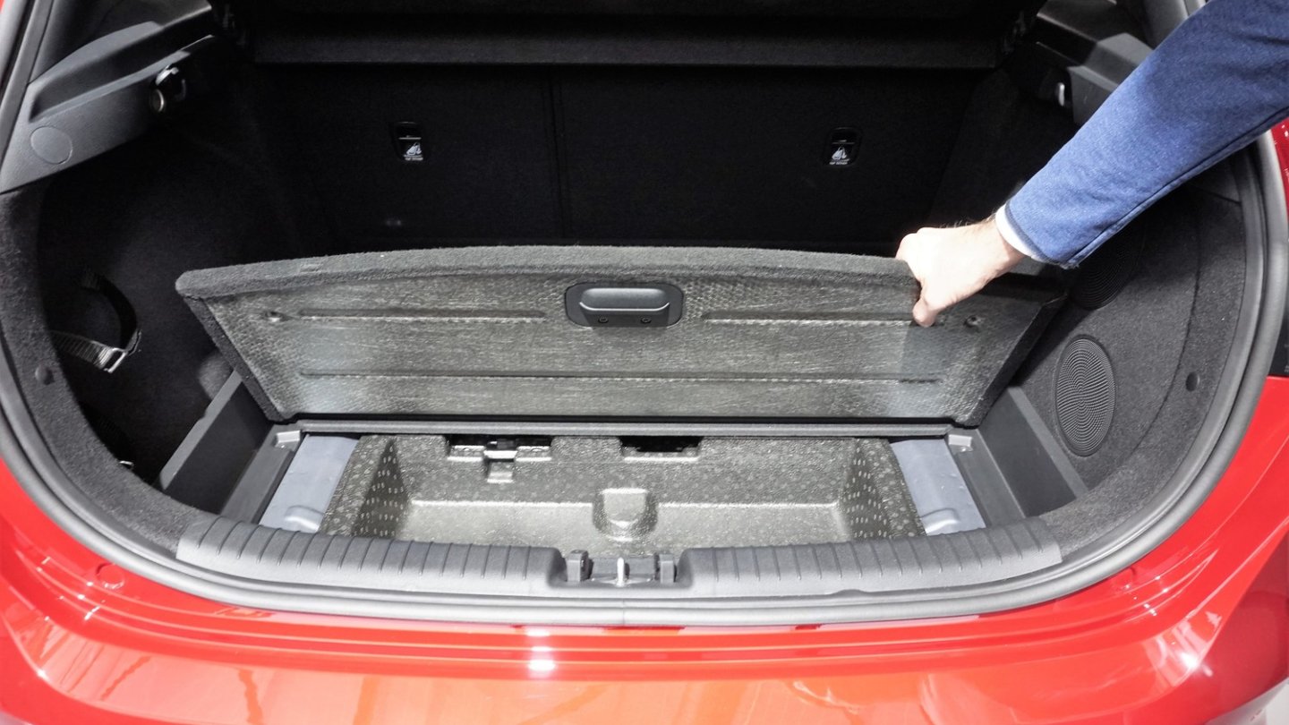 Der Kofferraum im fünftürigen Kia Ceed fasst 395 Liter. Foto: Karin Zipperling