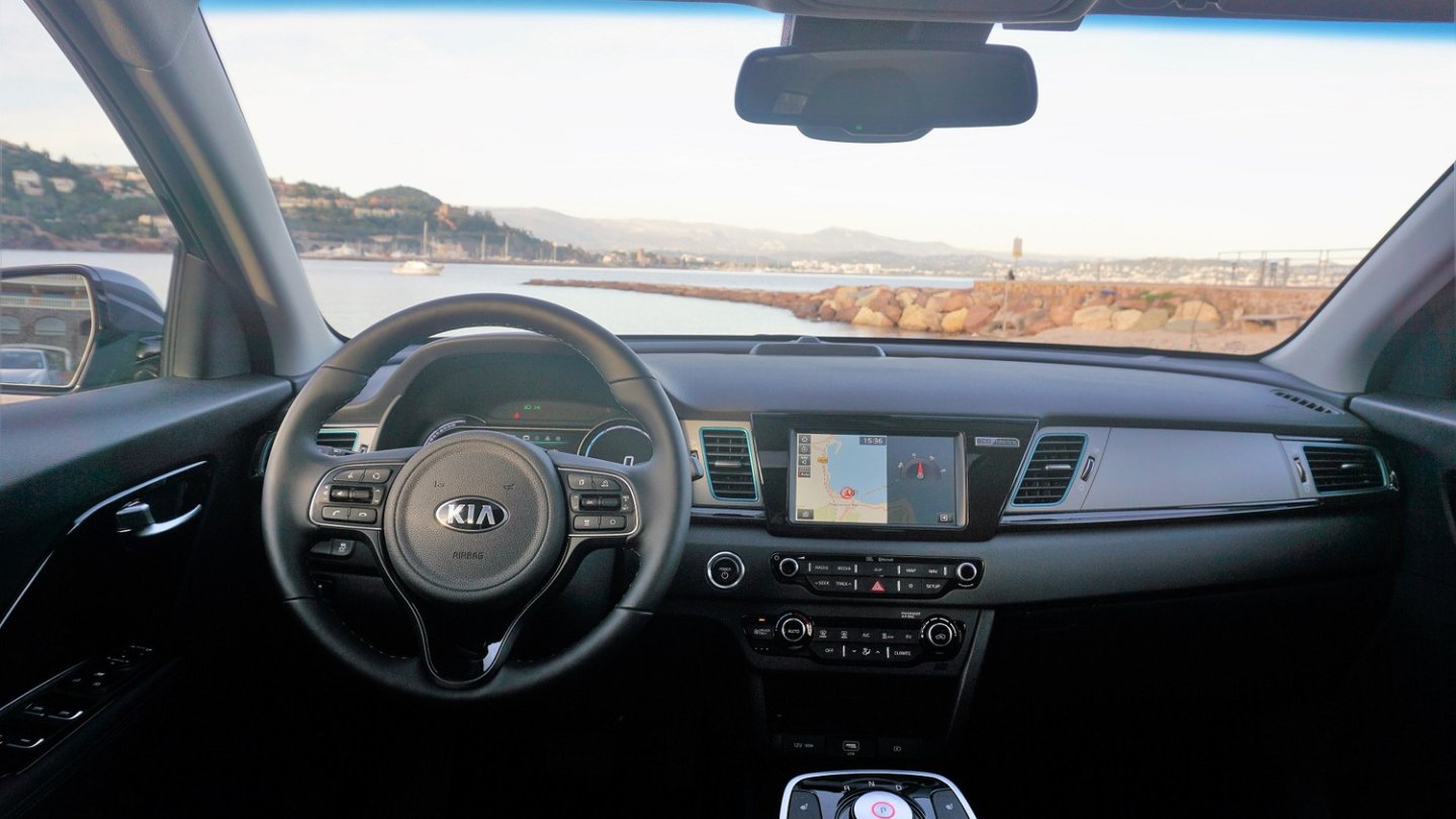 Das Cockpit des Kia e-Niro entspricht weitgehend den Hybriden.