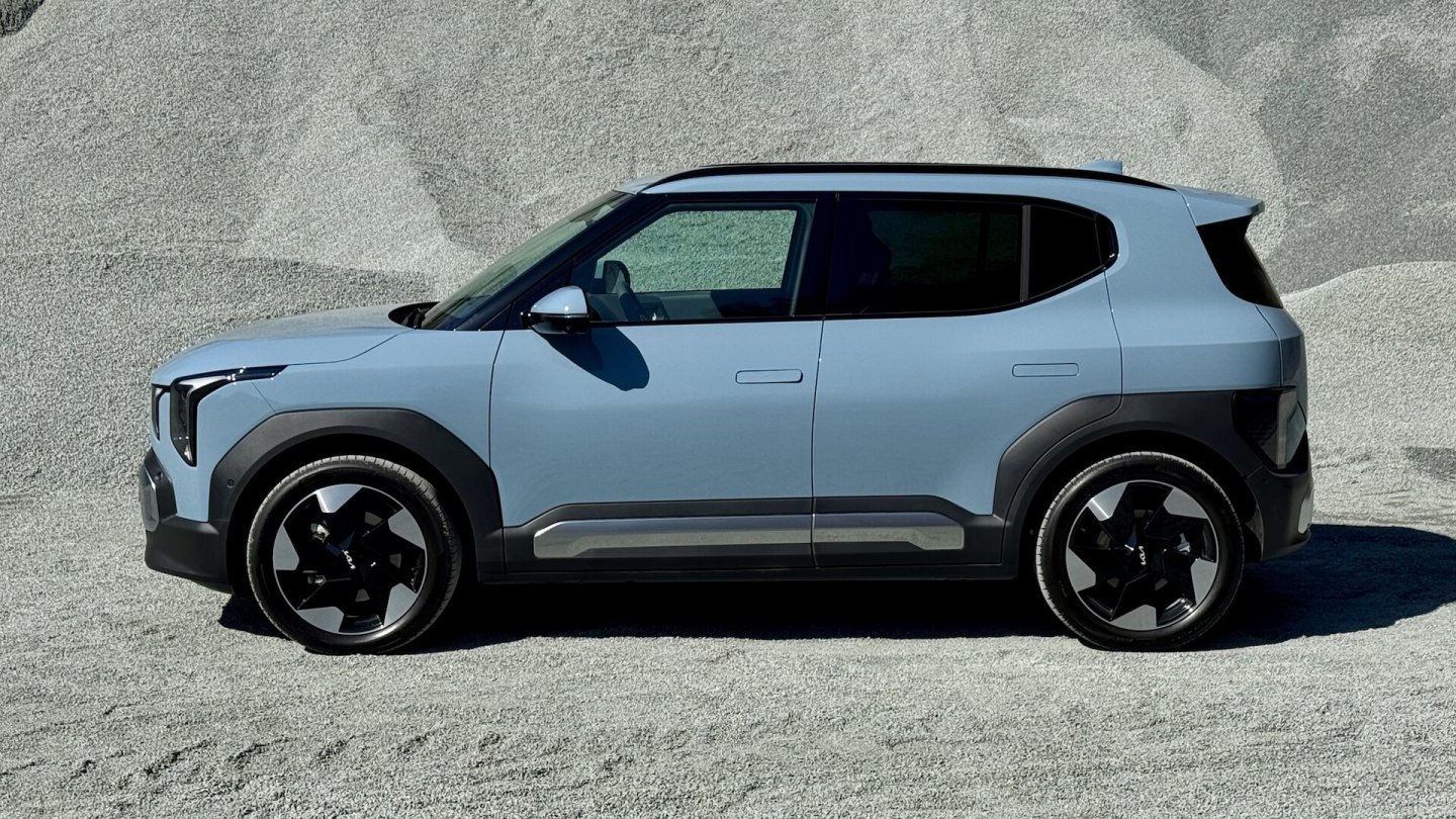 Der Kia EV2 ist 4,06 Meter lang und wird gegen VW ID. Polo und ID. Cross gleichermaßen antreten.