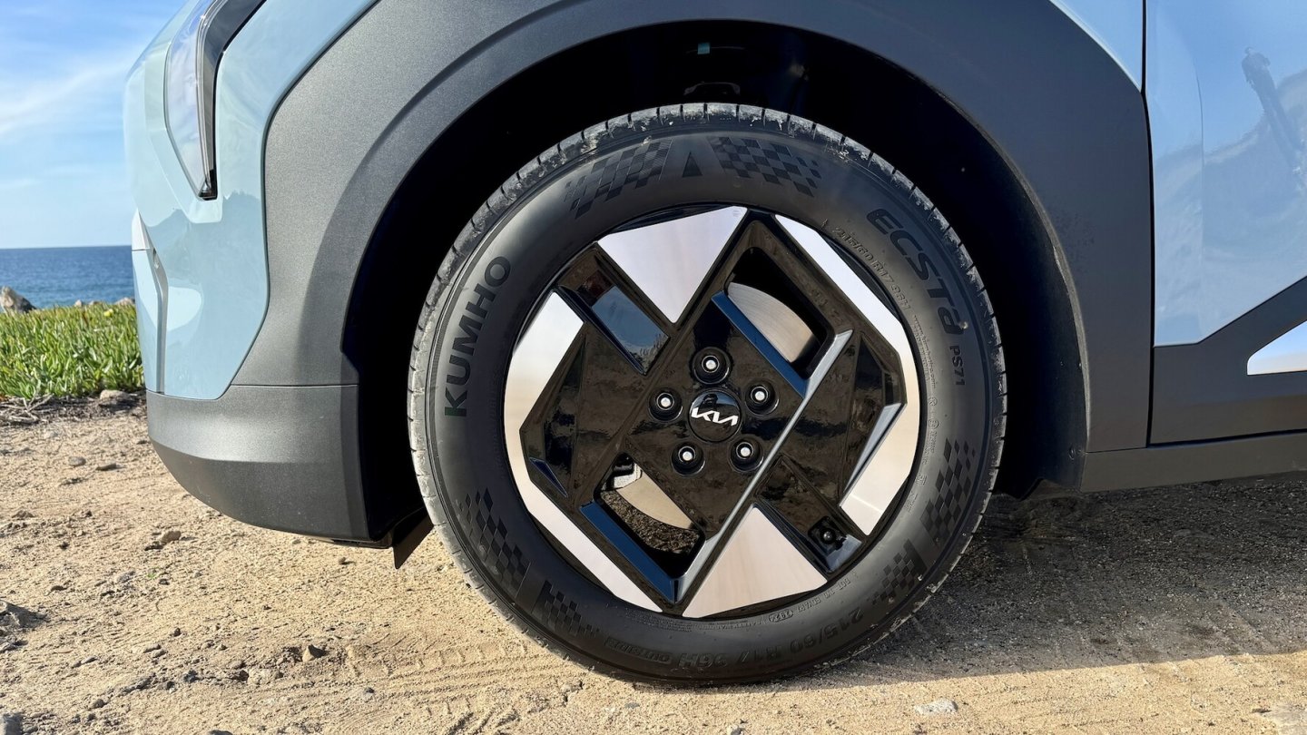 Das Basismodell Air rollt auf 17-Zoll-Rädern.