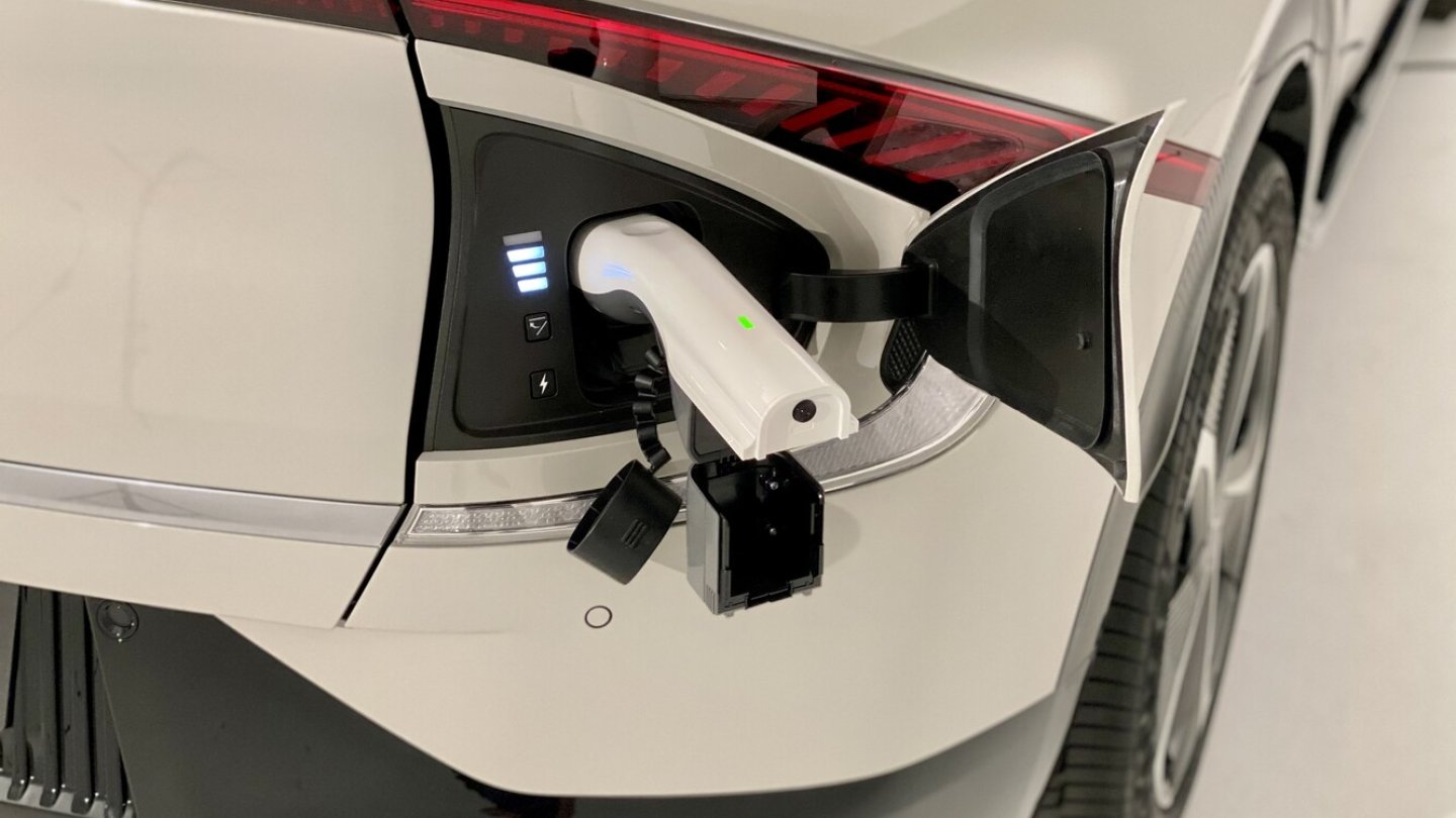 Vehicle-to-Load mit Adapter kostet beim Basismodell Aufpreis.