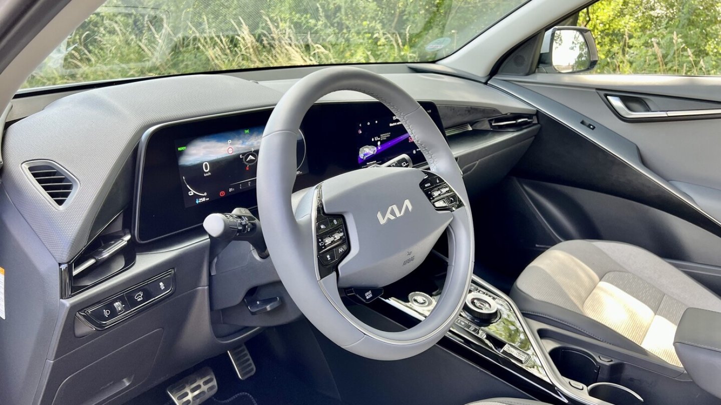 Das Zweispeichenlenkrad tragen alle neuen Kia-Modelle.