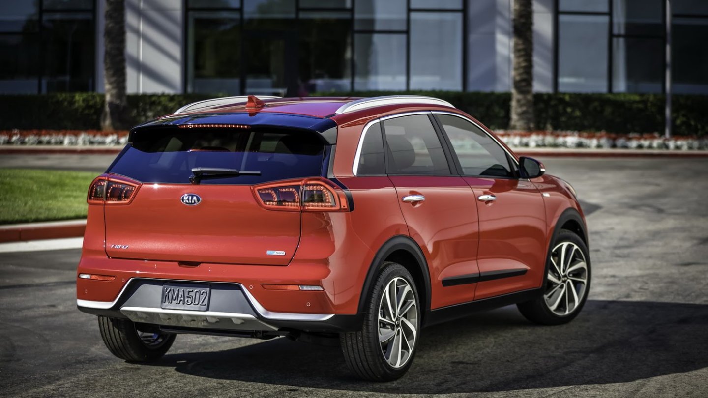 Das Heck ist arg kurz geraten. Der Niro ähnelt dem kleinen Rio.