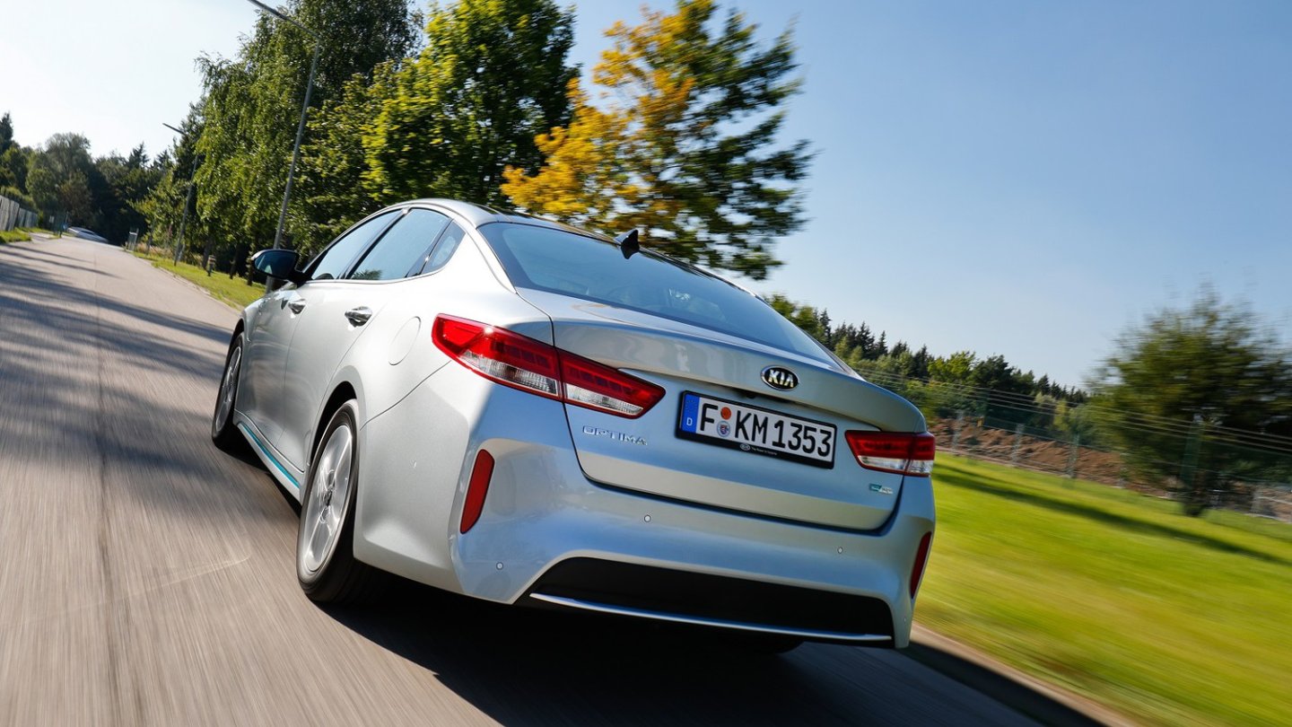 Wer nicht auf den Sportswagon warten will oder muss, kann die Plug-in Hybrid Limousine ab Ende September kaufen.