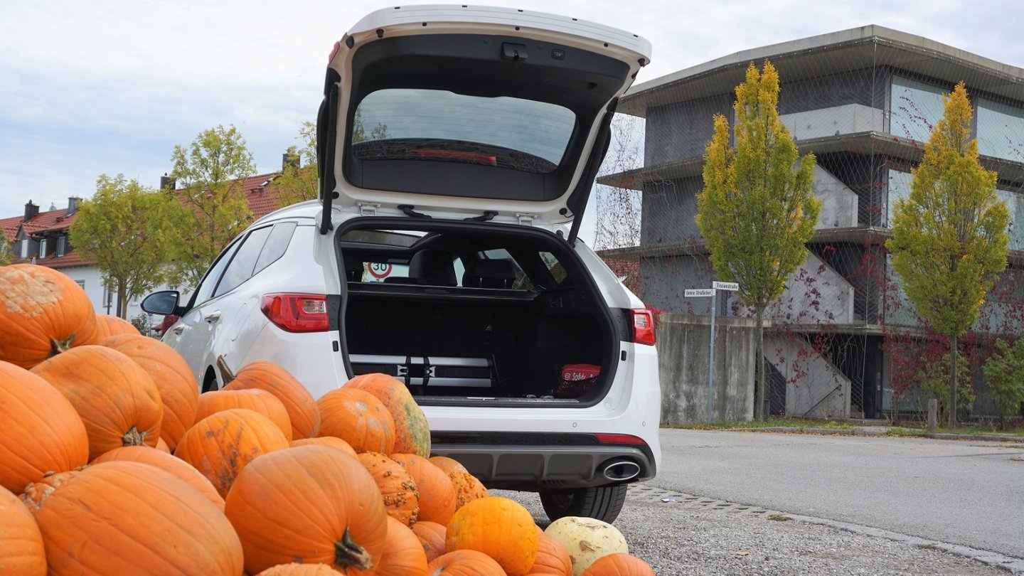 552 Liter Laderaum sind kein Bestwert, reichen aber zum Suppekkaufen.