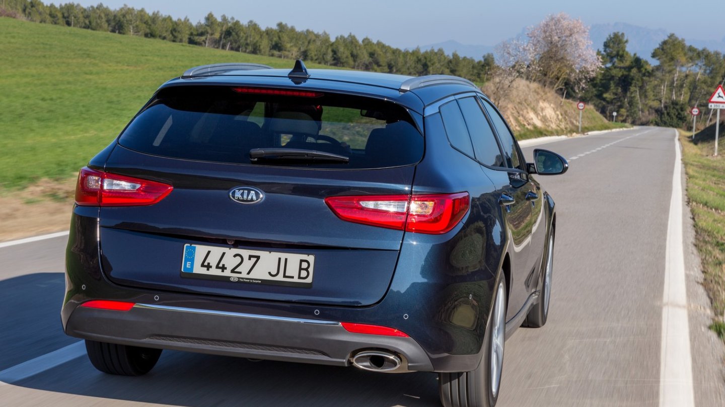 Die direkte Heckansicht weiß durchaus zu gefallen.