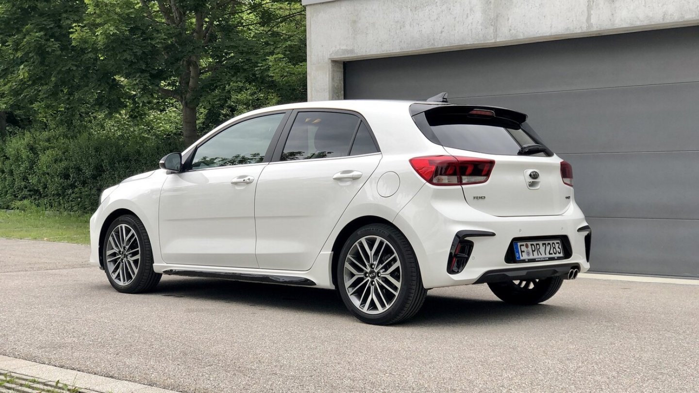 Der Kia Rio GT-Line tritt selbstbewusst auf.