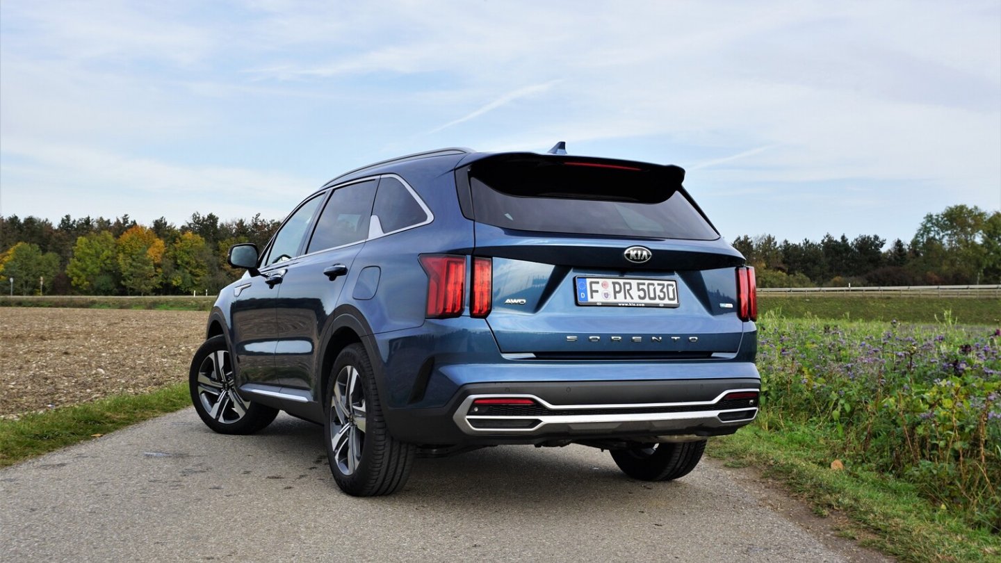 Das Heck des neuen Sorento erinnert etwas an die Range-Rover-Designlinie.