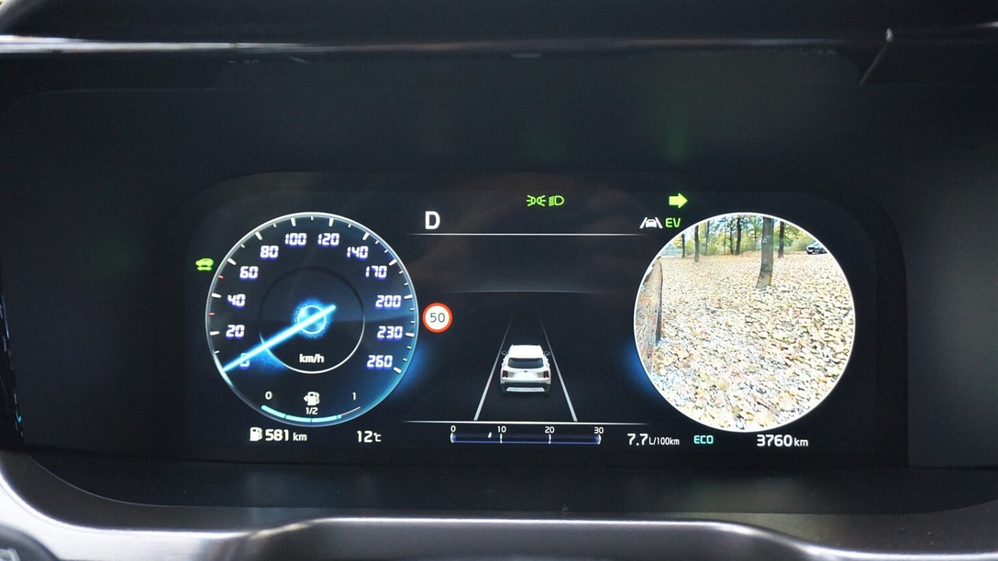 Neben dem Autobahnassistent gefällt auch die Anzeige des Totwinkelasistenten.